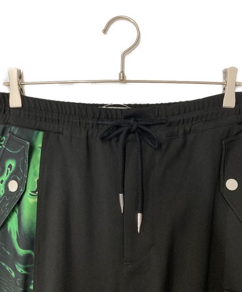 FenG CHen WANG（フェンチェンワン）FenG CHen WANG (フェンチェンワン) Lacquerware Print Cargo Pants ブラック×グリーン サイズ:Lの古着・服飾アイテム