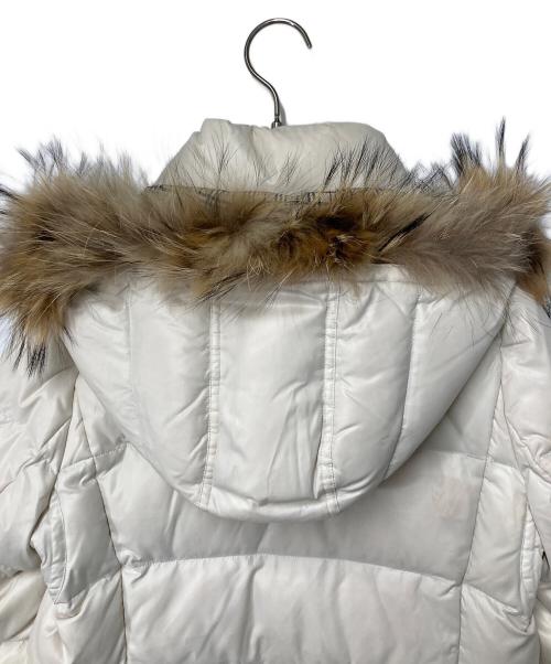 BURBERRY BLUE LABEL（バーバリー ブルー レーベル）BURBERRY BLUE LABEL (バーバリー ブルー レーベル) ダウンジャケット アイボリー サイズ:38の古着・服飾アイテム