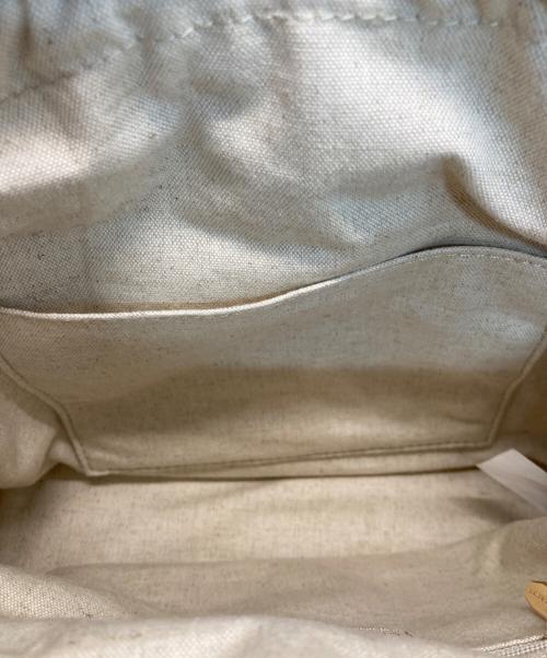 CHARLES & KEITH（チャールズアンドキース）CHARLES & KEITH (チャールズアンドキース) Delphi デルフィ カットアウトバケツバッグ ベージュの古着・服飾アイテム