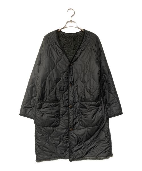Hug O'War（ハグオーワー）Hug O'War (ハグオーワー) ボアリバーシブル ノーカラーキルティングコート グレー×ブラック サイズ:Fの古着・服飾アイテム