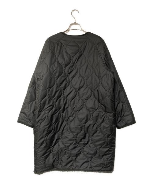 Hug O'War（ハグオーワー）Hug O'War (ハグオーワー) ボアリバーシブル ノーカラーキルティングコート グレー×ブラック サイズ:Fの古着・服飾アイテム