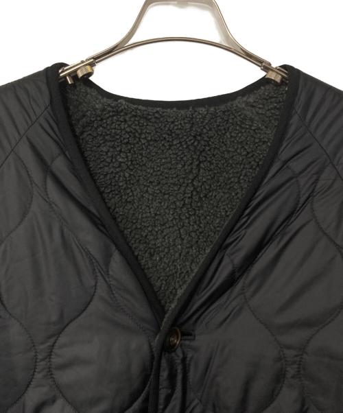 Hug O'War（ハグオーワー）Hug O'War (ハグオーワー) ボアリバーシブル ノーカラーキルティングコート グレー×ブラック サイズ:Fの古着・服飾アイテム