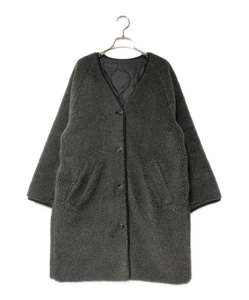 Hug O'War（ハグオーワー）Hug O'War (ハグオーワー) ボアリバーシブル ノーカラーキルティングコート グレー×ブラック サイズ:Fの古着・服飾アイテム