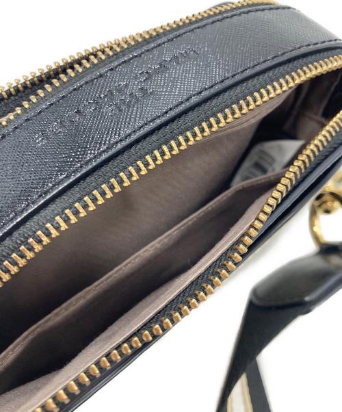 MARC JACOBS（マークジェイコブズ）MARC JACOBS (マークジェイコブズ) ザ スナップショット ショルダーバッグ ベージュ×ブラックの古着・服飾アイテム
