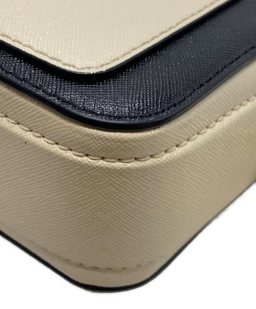 MARC JACOBS（マークジェイコブズ）MARC JACOBS (マークジェイコブズ) ザ スナップショット ショルダーバッグ ベージュ×ブラックの古着・服飾アイテム