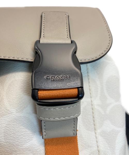 COACH（コーチ）COACH (コーチ) トラック バックパック カラーブロック シグネチャー キャンバス ベージュ×オレンジの古着・服飾アイテム