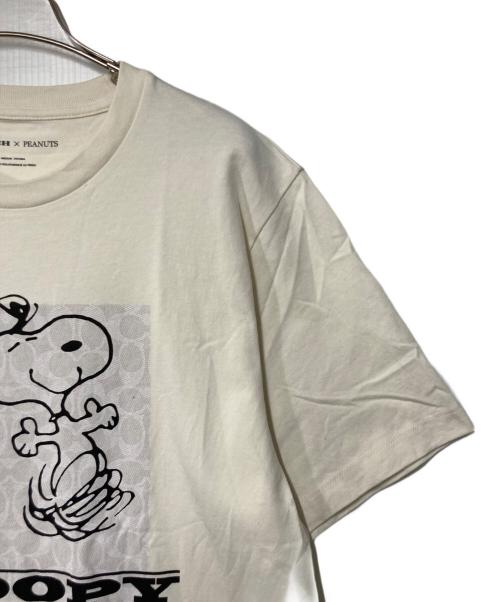 COACH（コーチ）COACH (コーチ) SNOOPY (スヌーピー) スヌーピー シグネチャー スクエア Tシャツ アイボリー サイズ:Mの古着・服飾アイテム