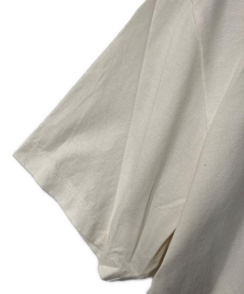 COACH（コーチ）COACH (コーチ) SNOOPY (スヌーピー) スヌーピー シグネチャー スクエア Tシャツ アイボリー サイズ:Mの古着・服飾アイテム