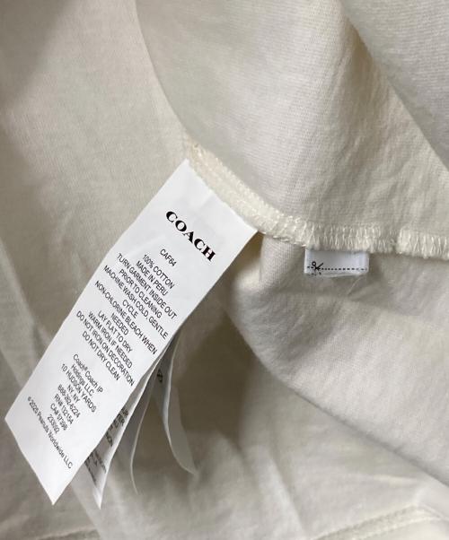 COACH（コーチ）COACH (コーチ) SNOOPY (スヌーピー) スヌーピー シグネチャー スクエア Tシャツ アイボリー サイズ:Mの古着・服飾アイテム
