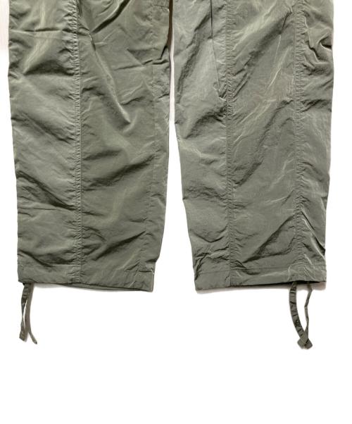 KITH（キス）KITH (キス) ナイロンカーゴパンツ カーキ サイズ:Mの古着・服飾アイテム