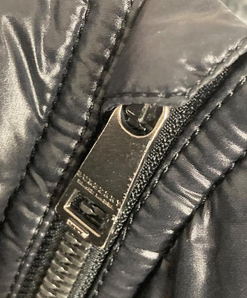 BURBERRY BLACK LABEL（バーバリーブラックレーベル）BURBERRY BLACK LABEL (バーバリーブラックレーベル) ホースロゴ刺繍 フーデッドダウンジャケット ブラック サイズ:LLの古着・服飾アイテム