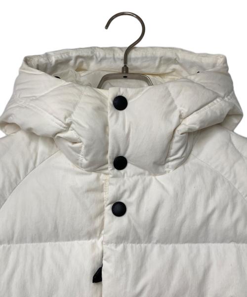 C.P COMPANY（シーピーカンパニー）C.P COMPANY (シーピーカンパニー) フーデッドダウンジャケット DOWN JACKET ホワイト サイズ:46の古着・服飾アイテム