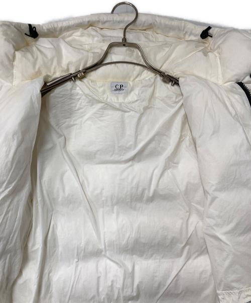 C.P COMPANY（シーピーカンパニー）C.P COMPANY (シーピーカンパニー) フーデッドダウンジャケット DOWN JACKET ホワイト サイズ:46の古着・服飾アイテム