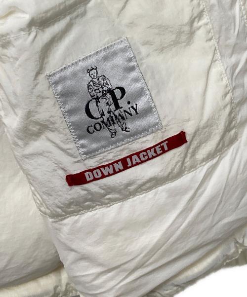 C.P COMPANY（シーピーカンパニー）C.P COMPANY (シーピーカンパニー) フーデッドダウンジャケット DOWN JACKET ホワイト サイズ:46の古着・服飾アイテム