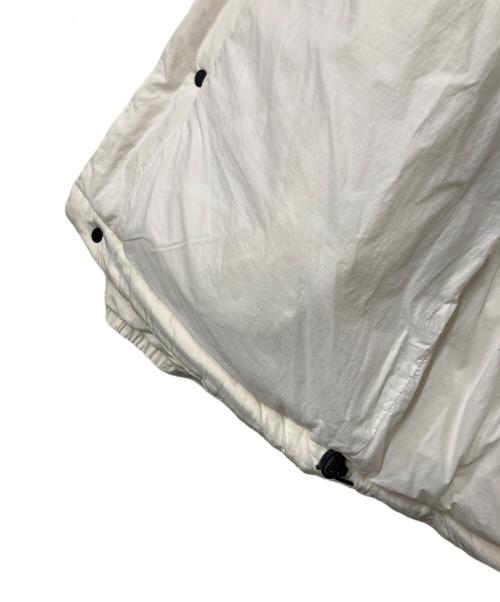 C.P COMPANY（シーピーカンパニー）C.P COMPANY (シーピーカンパニー) フーデッドダウンジャケット DOWN JACKET ホワイト サイズ:46の古着・服飾アイテム