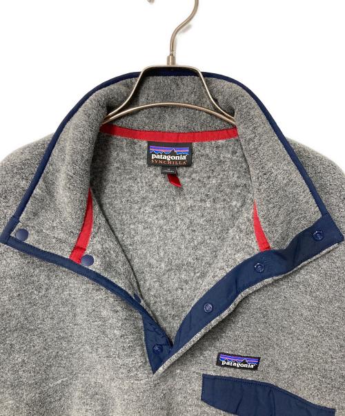 Patagonia（パタゴニア）Patagonia (パタゴニア) メンズ・ライトウェイト・シンチラ・スナップT・プルオーバー グレー サイズ:Mの古着・服飾アイテム