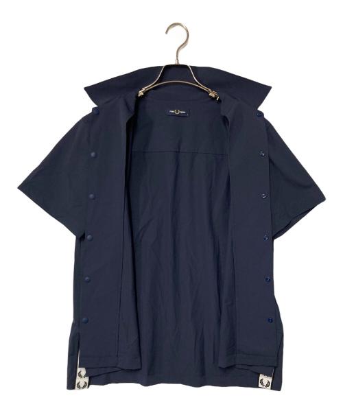 FRED PERRY（フレッドペリー）FRED PERRY (フレッドペリー) SIDE TAPED SHIRT ネイビー サイズ:Sの古着・服飾アイテム