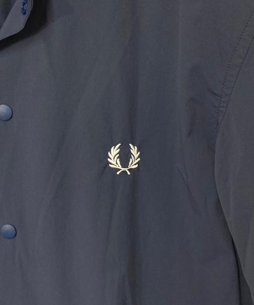 FRED PERRY（フレッドペリー）FRED PERRY (フレッドペリー) SIDE TAPED SHIRT ネイビー サイズ:Sの古着・服飾アイテム