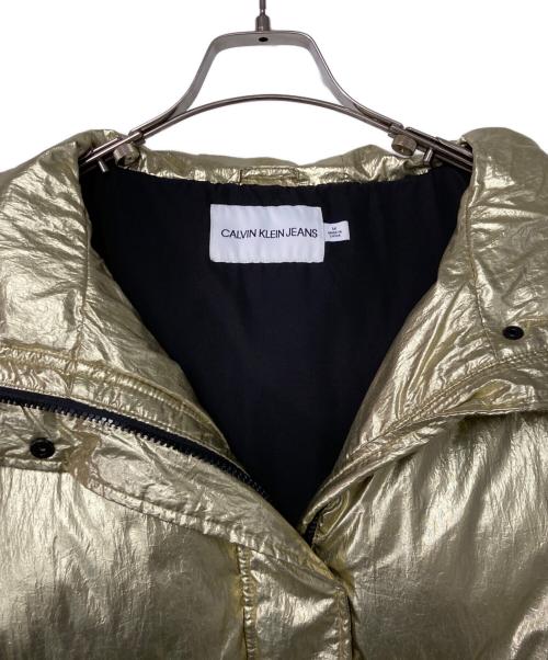 Calvin Klein Jeans（カルバンクラインジーンズ）Calvin Klein Jeans (カルバンクラインジーンズ) 中綿ジャケット ゴールド サイズ:Ｍの古着・服飾アイテム