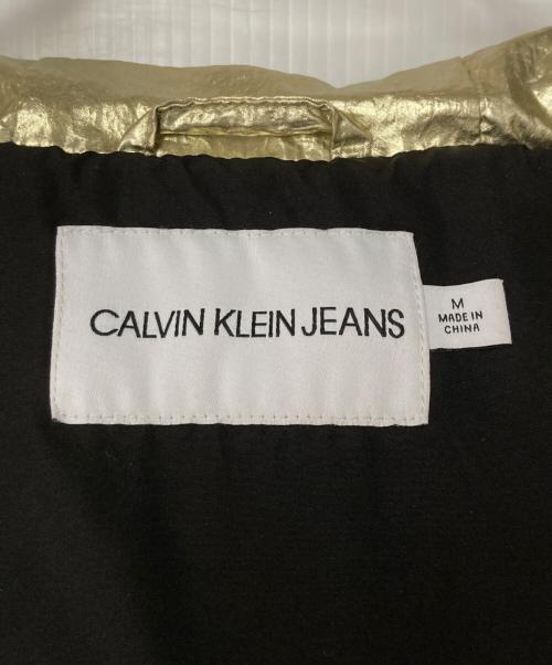 Calvin Klein Jeans（カルバンクラインジーンズ）Calvin Klein Jeans (カルバンクラインジーンズ) 中綿ジャケット ゴールド サイズ:Ｍの古着・服飾アイテム