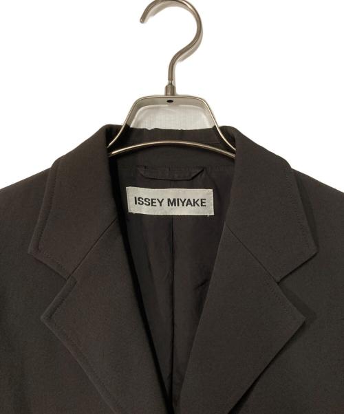 ISSEY MIYAKE（イッセイミヤケ）ISSEY MIYAKE (イッセイミヤケ) テーラードジャケット ブラウン サイズ:2の古着・服飾アイテム