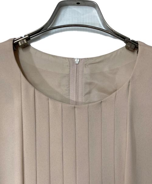 FOXEY（フォクシー）FOXEY (フォクシー) ノースリーブプリーツ切替ワンピース ベージュ サイズ:40の古着・服飾アイテム