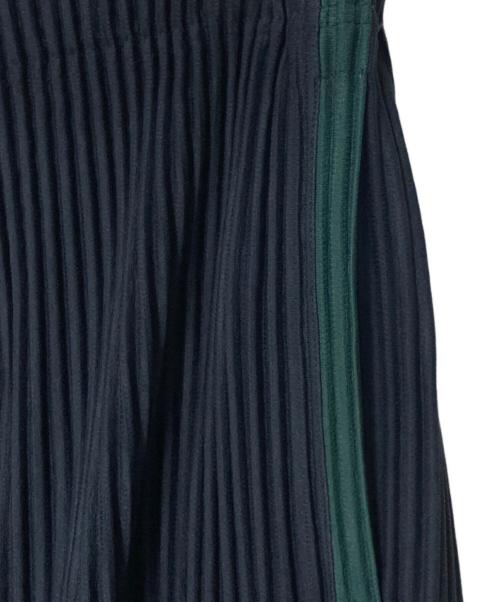 HOMME PLISSE ISSEY MIYAKE（オム プリッセ イッセイ ミヤケ）HOMME PLISSE ISSEY MIYAKE (オム プリッセ イッセイ ミヤケ) サイドライン プリーツパンツ ネイビー×グリーン サイズ:2の古着・服飾アイテム