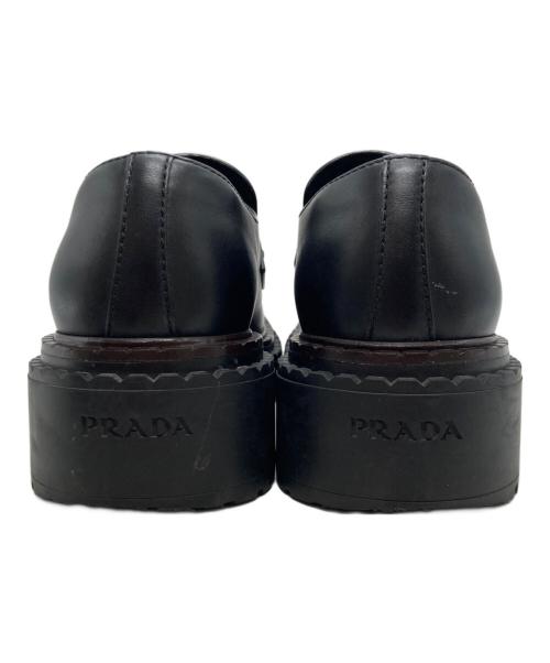 PRADA（プラダ）PRADA (プラダ) ダブルチョコレート トライアングルロゴプレート ローファー ブラック サイズ:5の古着・服飾アイテム