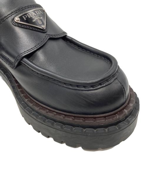 PRADA（プラダ）PRADA (プラダ) ダブルチョコレート トライアングルロゴプレート ローファー ブラック サイズ:5の古着・服飾アイテム