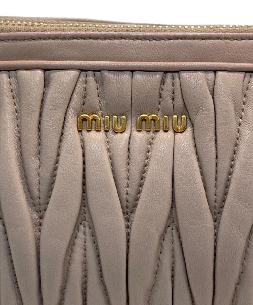 MIU MIU（ミュウミュウ）MIU MIU (ミュウミュウ) マテラッセ ショルダーバッグ ピンクの古着・服飾アイテム