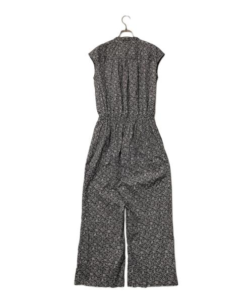 kurashi&trips publishing（クラシアンドトリップス パブリッシング）kurashi&trips publishing (クラシアンドトリップス パブリッシング) リバティプリントのオールインワン ホワイト×ブラック サイズ:Ｍの古着・服飾アイテム