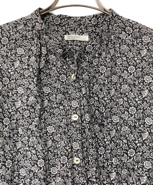 kurashi&trips publishing（クラシアンドトリップス パブリッシング）kurashi&trips publishing (クラシアンドトリップス パブリッシング) リバティプリントのオールインワン ホワイト×ブラック サイズ:Ｍの古着・服飾アイテム