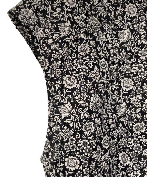 kurashi&trips publishing（クラシアンドトリップス パブリッシング）kurashi&trips publishing (クラシアンドトリップス パブリッシング) リバティプリントのオールインワン ホワイト×ブラック サイズ:Ｍの古着・服飾アイテム