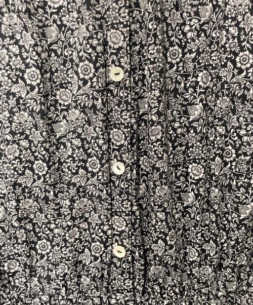 kurashi&trips publishing（クラシアンドトリップス パブリッシング）kurashi&trips publishing (クラシアンドトリップス パブリッシング) リバティプリントのオールインワン ホワイト×ブラック サイズ:Ｍの古着・服飾アイテム