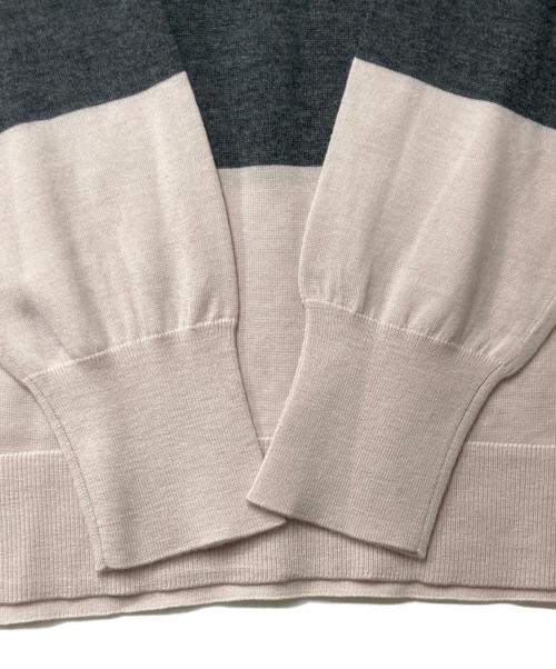23区（ニジュウサンク）23区 (ニジュウサンク) ウーステッドウール カラーブロック ニット グレー×ピンク サイズ:SIZE 46の古着・服飾アイテム