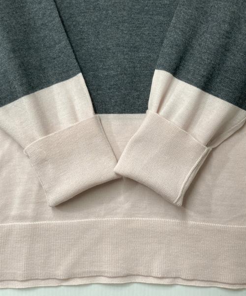 23区（ニジュウサンク）23区 (ニジュウサンク) ウーステッドウール カラーブロック ニット グレー×ピンク サイズ:SIZE 46の古着・服飾アイテム