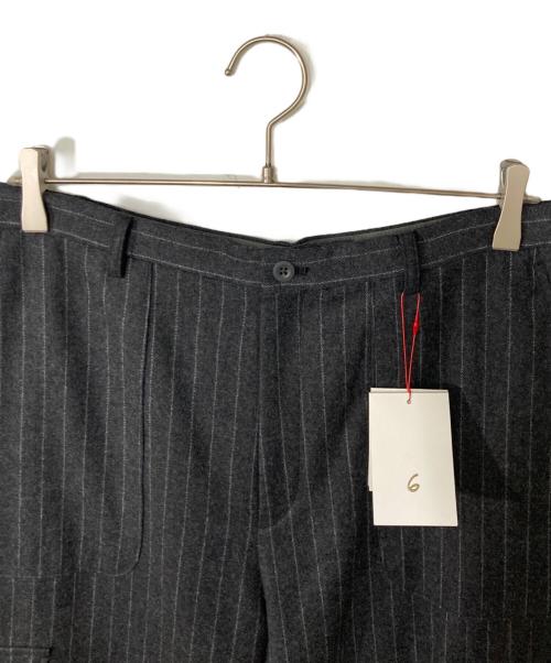 6(ROKU) BEAUTY&YOUTH（ロク ビューティーアンドユース）6(ROKU) BEAUTY&YOUTH (ロク ビューティーアンドユース) ストライプウールカーゴパンツ グレー サイズ:38 未使用品の古着・服飾アイテム