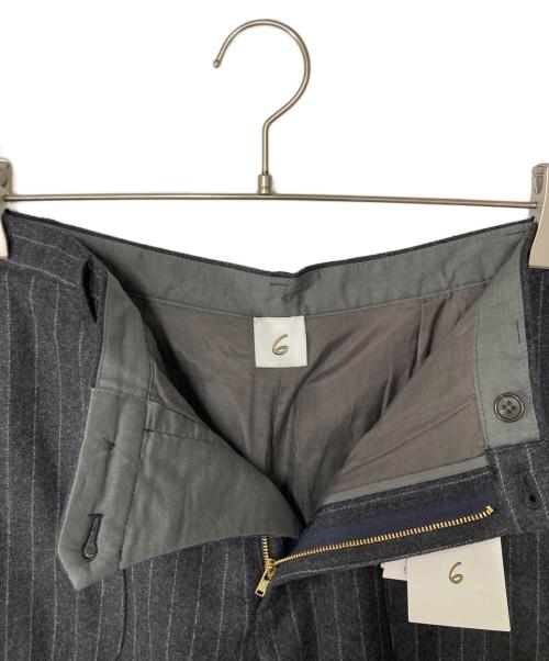 6(ROKU) BEAUTY&YOUTH（ロク ビューティーアンドユース）6(ROKU) BEAUTY&YOUTH (ロク ビューティーアンドユース) ストライプウールカーゴパンツ グレー サイズ:38 未使用品の古着・服飾アイテム