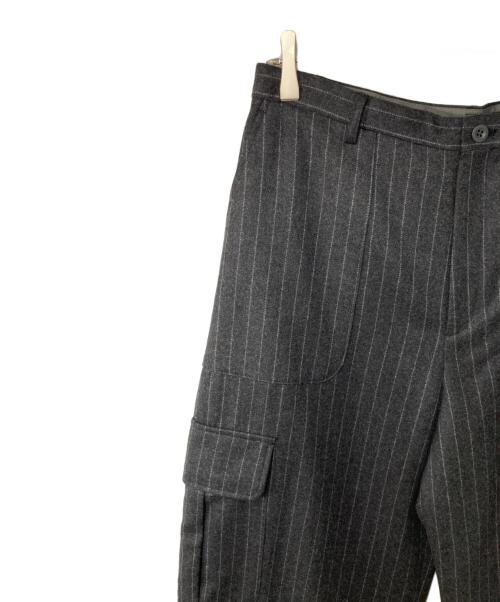 6(ROKU) BEAUTY&YOUTH（ロク ビューティーアンドユース）6(ROKU) BEAUTY&YOUTH (ロク ビューティーアンドユース) ストライプウールカーゴパンツ グレー サイズ:38 未使用品の古着・服飾アイテム