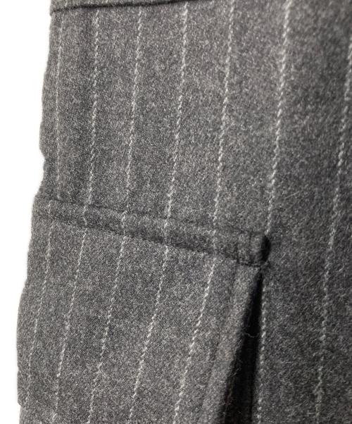 6(ROKU) BEAUTY&YOUTH（ロク ビューティーアンドユース）6(ROKU) BEAUTY&YOUTH (ロク ビューティーアンドユース) ストライプウールカーゴパンツ グレー サイズ:38 未使用品の古着・服飾アイテム