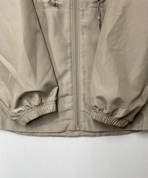 UNDER ARMOUR（アンダーアーマー）UNDER ARMOUR (アンダーアーマー) UAウーブン フルジップ フーディー ベージュ サイズ:Ｍ 未使用品の古着・服飾アイテム