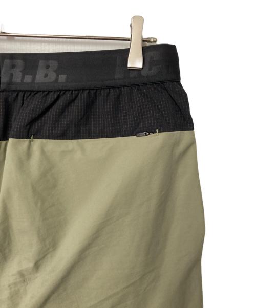 F.C.R.B.（エフシーレアルブリストル）F.C.R.B. (エフシーレアルブリストル) STRETCH LIGHT WEIGHT EASY SHORTS オリーブ サイズ:Ｍの古着・服飾アイテム