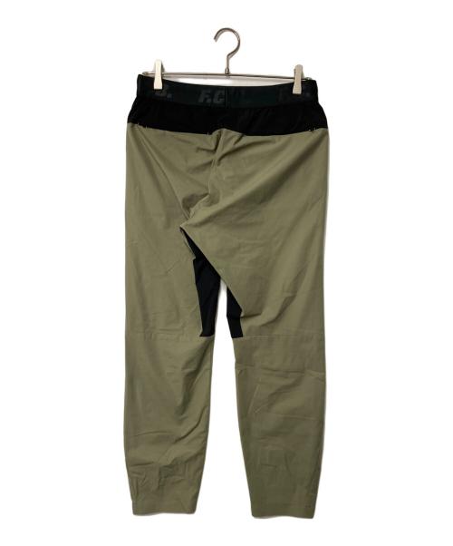 F.C.R.B.（エフシーレアルブリストル）F.C.R.B. (エフシーレアルブリストル) STRETCH LIGHT WEIGHT EASY TAPERED PANTS オリーブ サイズ:Ｍの古着・服飾アイテム