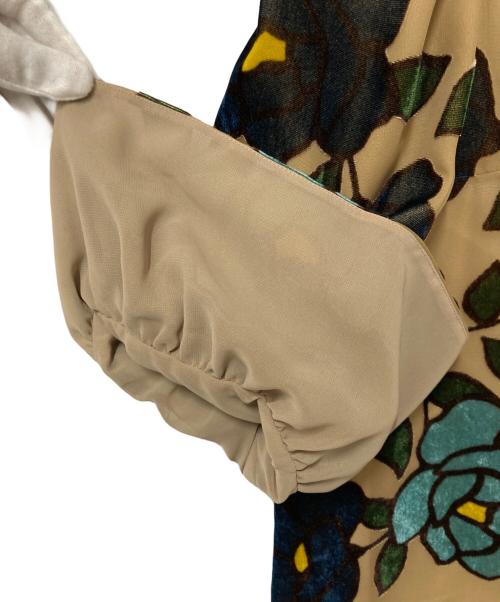 M'S GRACY（エムズグレイシー）M'S GRACY (エムズグレイシー) ベロアフラワー フレアワンピース ベージュ サイズ:42の古着・服飾アイテム