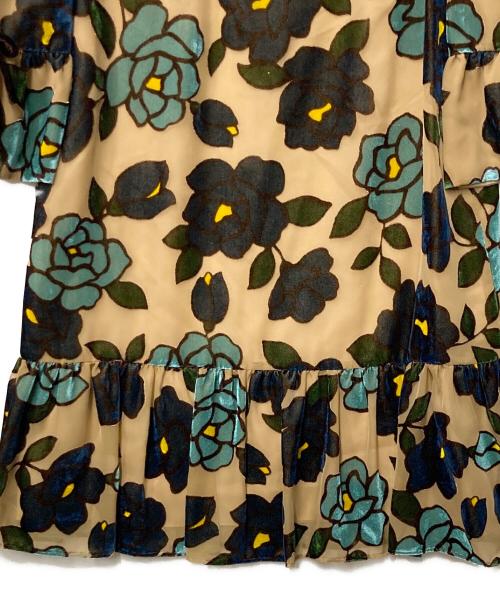 M'S GRACY（エムズグレイシー）M'S GRACY (エムズグレイシー) ベロアフラワー フレアワンピース ベージュ サイズ:42の古着・服飾アイテム