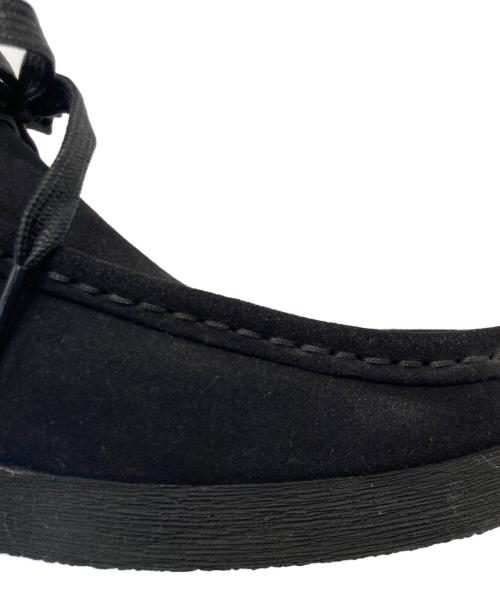 CLARKS（クラークス）CLARKS (クラークス) ワラビーモカシンシューズ ブラック サイズ:UK7.5/US8.5/EU41.5/CN260の古着・服飾アイテム