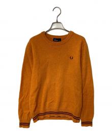 FRED PERRY（フレッドペリー）の古着「ロゴ刺繍ニット」｜オレンジ