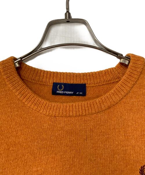 FRED PERRY（フレッドペリー）FRED PERRY (フレッドペリー) ロゴ刺繍ニット オレンジ サイズ:XSの古着・服飾アイテム
