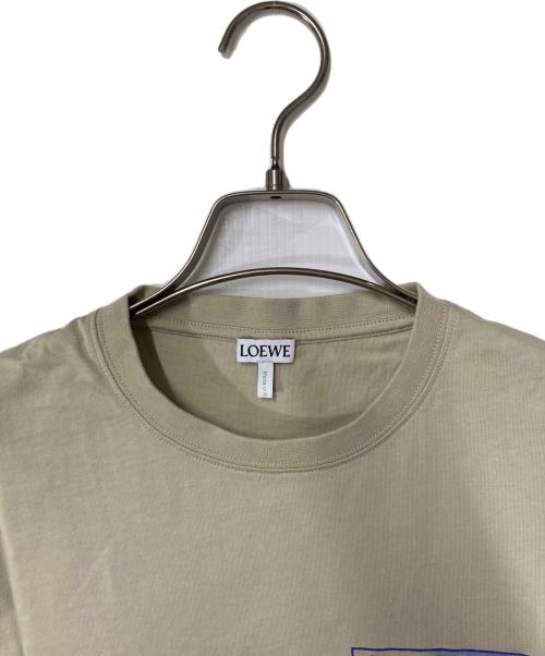 LOEWE（ロエベ）LOEWE (ロエベ) アナグラム フェイクポケットTシャツ ベージュ サイズ:XSの古着・服飾アイテム