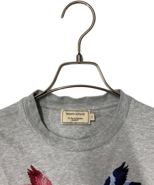 maison kitsune（メゾンキツネ）MAISON KITSUNE (メゾンキツネ) 刺繍Tシャツ グレー サイズ:XSの古着・服飾アイテム